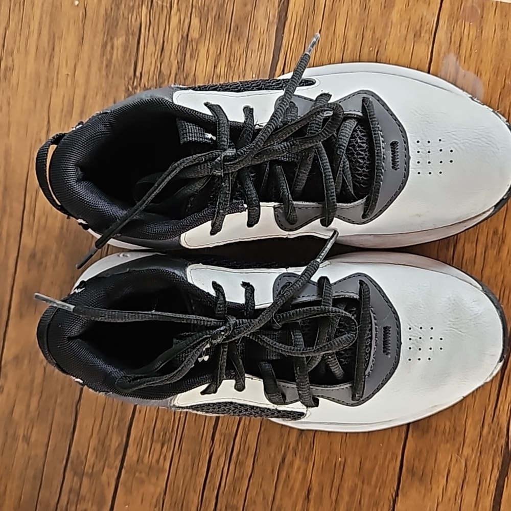 Under Armour Basketball Sneakers